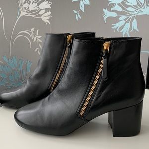 Black leather ankle boots size 10B